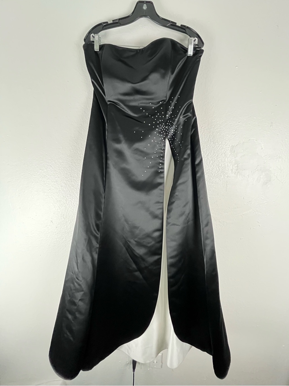 SCOTT MCCLINTOCK Black White Layered Strapless Beaded Gown Size 14 Elegant